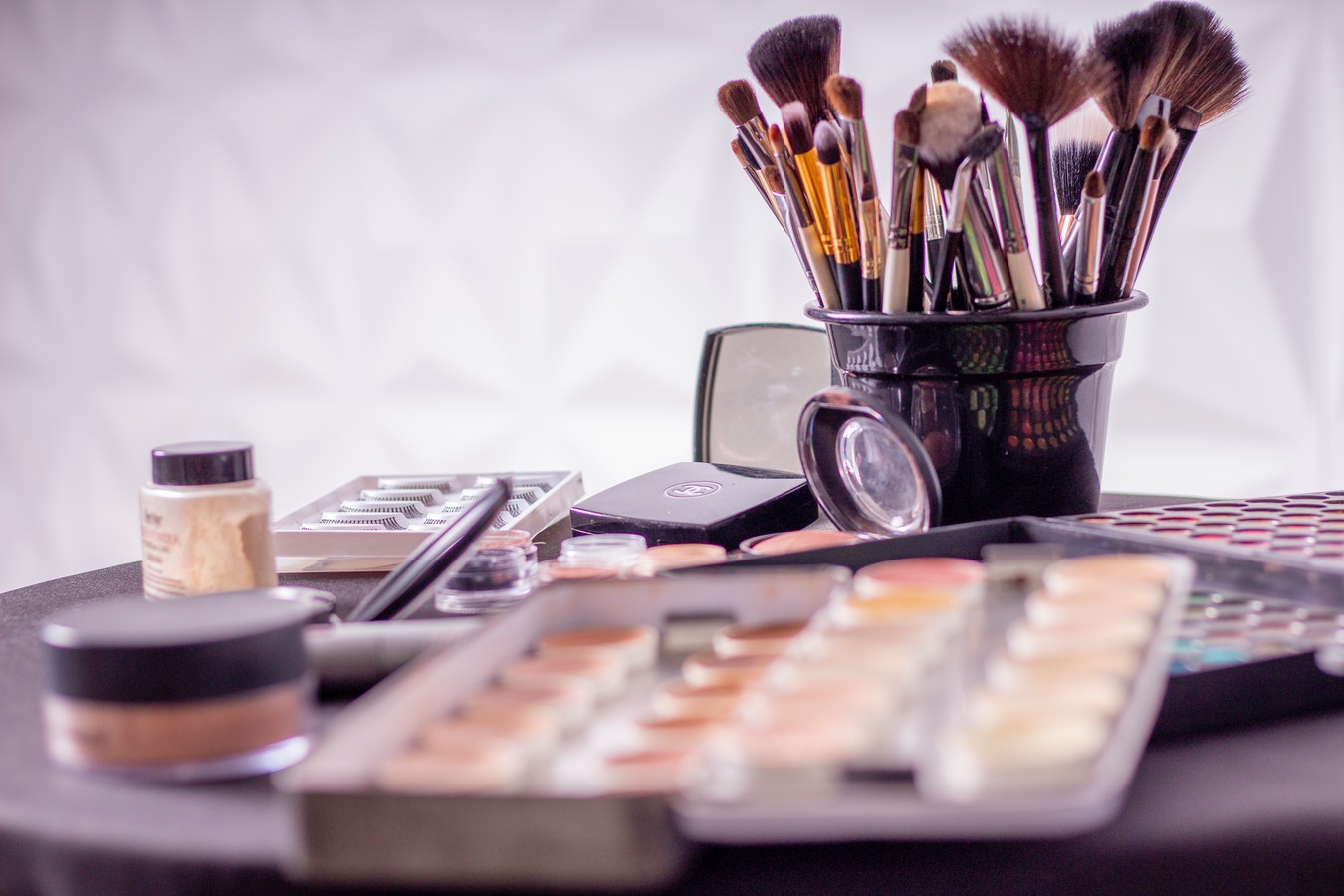 Tips para organiza tus cremas y maquillaje al estilo Marie Kondo