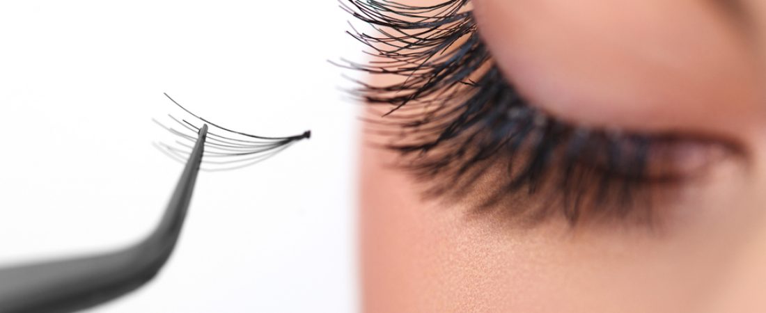 Guide to Eyelash Extensions and Contacts